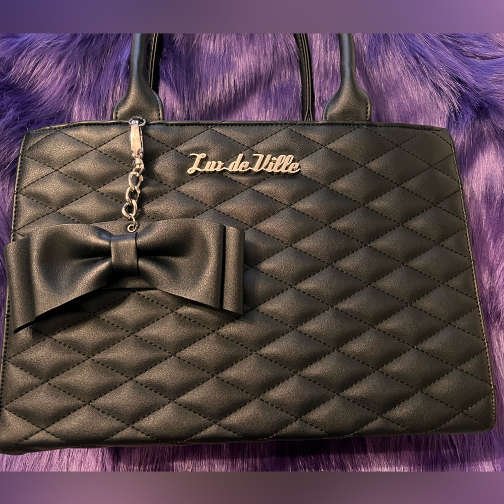Lux De Ville Black Quilted Handbag